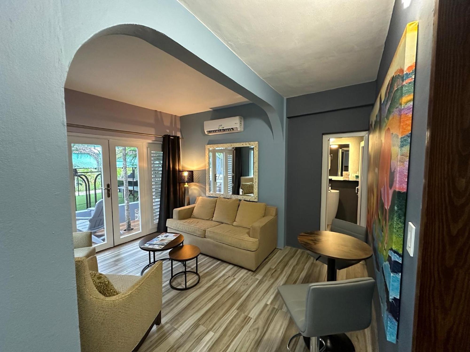 Old Crow Hotel And Suites Βιέκες Εξωτερικό φωτογραφία